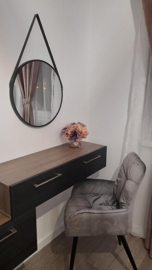Sarah'S Place Oradea Extérieur photo